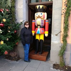 Meet your Posher, Elaine